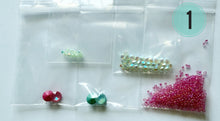 Load image into Gallery viewer, FLOWER EARRINGS
