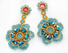Load image into Gallery viewer, FLOWER EARRINGS
