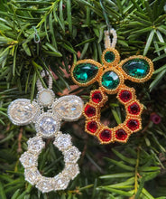 Cargar imagen en el visor de la galería, CHRISTMAS WREATH ORNAMENT
